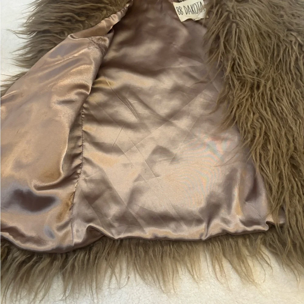 BB Dakota Woman’s Shaggy Faux Fur Vest - Brown Size Small Never Worn - Picture 6 of 14